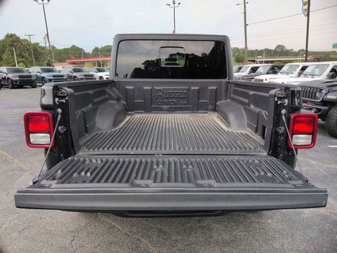 Used 2023 Jeep Gladiator Overland AWD/4WD image 31