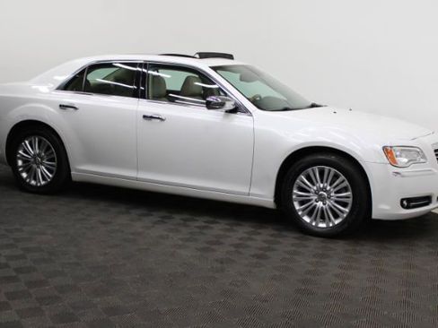 Used 2014 Chrysler 300 C w/ Light Group image 3