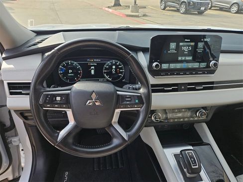 Used 2024 Mitsubishi Outlander SEL image 17