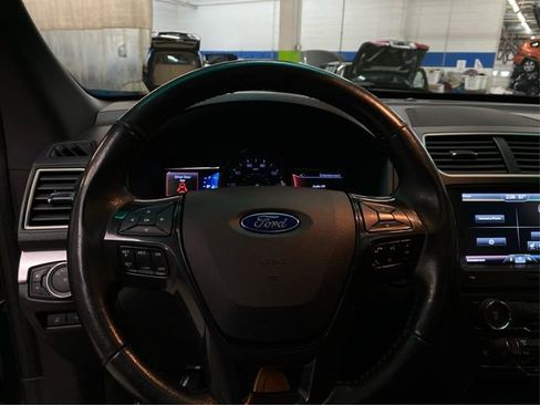 Used 2016 Ford Explorer XLT w/ Equipment Group 202A image 21
