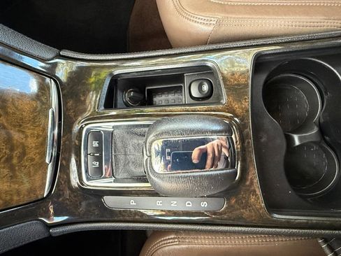 Used 2013 Lincoln MKS image 12