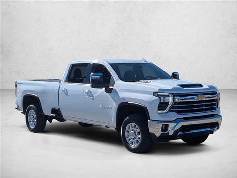 Used 2025 Chevrolet Silverado 2500 LTZ AWD/4WD image 3