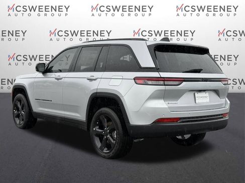 New 2025 Jeep Grand Cherokee Altitude image 3