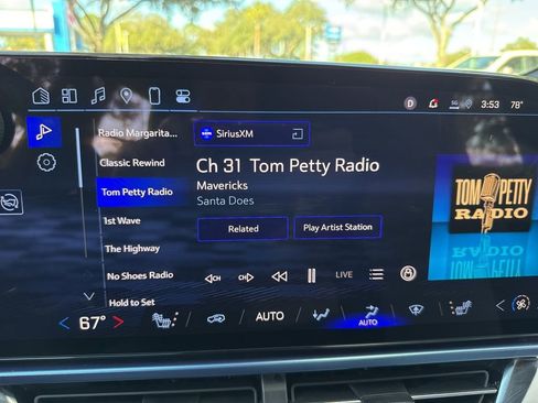 Used 2025 Chevrolet Equinox EV LT image 32