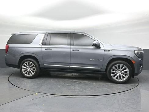 Used 2022 GMC Yukon XL Denali w/ Denali Premium Package image 8
