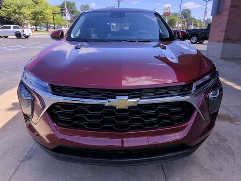 Used 2024 Chevrolet Trax LS w/ LS Convenience Package FWD image 10