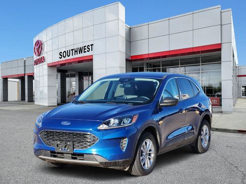 Used 2022 Ford Escape SE image 2