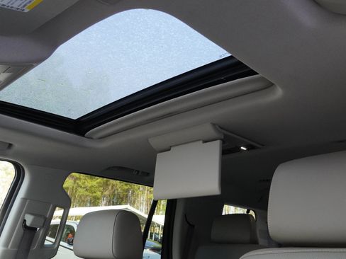 Used 2018 GMC Yukon SLT w/ Premium Edition image 14