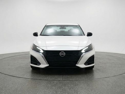 Used 2025 Nissan Altima 2.5 SV image 2