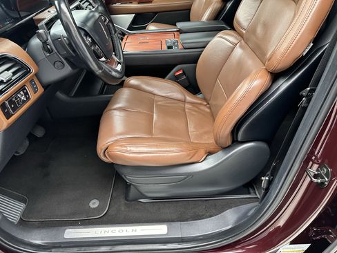 Used 2023 Lincoln Navigator Reserve AWD/4WD image 13