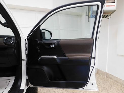 Used 2017 Toyota Tacoma Limited image 73