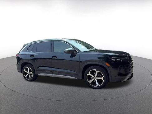 Used 2026 Volkswagen Tiguan SE FWD image 2