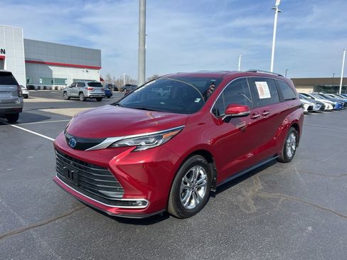 Used 2024 Toyota Sienna Platinum AWD/4WD image 1