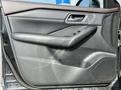 Used 2021 Nissan Rogue SL image 18