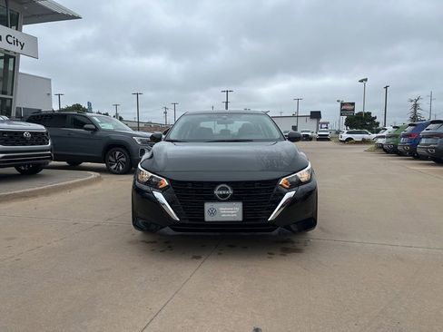 Used 2024 Nissan Sentra SV FWD image 2