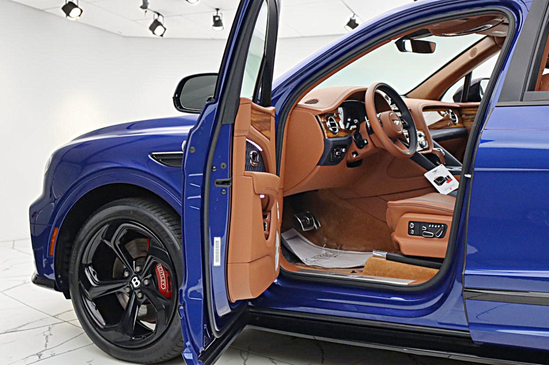 Certified 2022 Bentley Bentayga AWD/4WD image 7