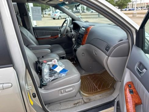 Used 2008 Toyota Sienna XLE FWD image 17