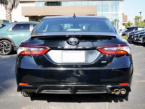 Used 2022 Toyota Camry SE FWD image 9