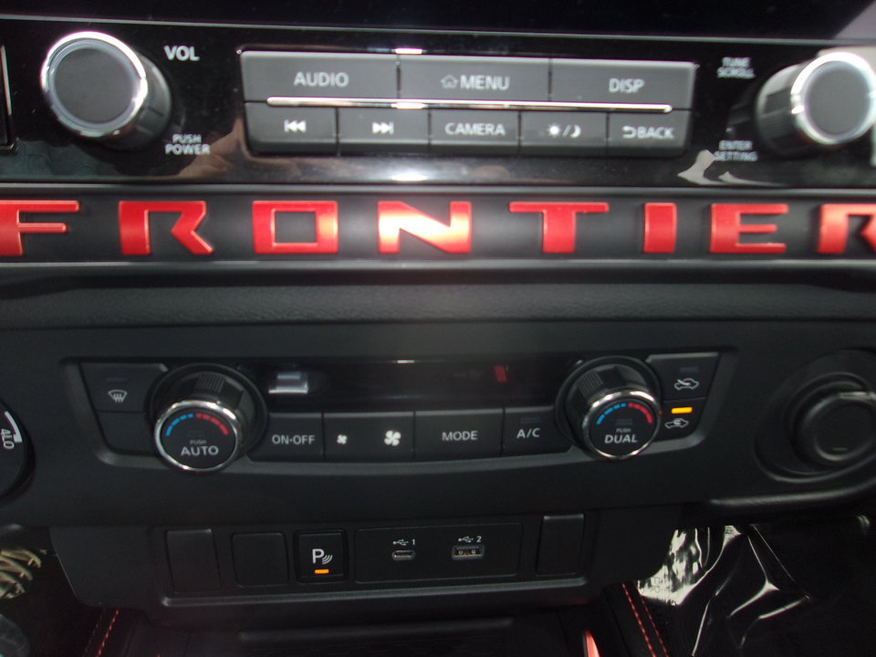 Used 2025 Nissan Frontier PRO-4X AWD/4WD image 25