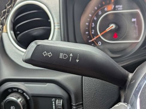 Used 2025 Jeep Wrangler Unlimited Sahara AWD/4WD image 26