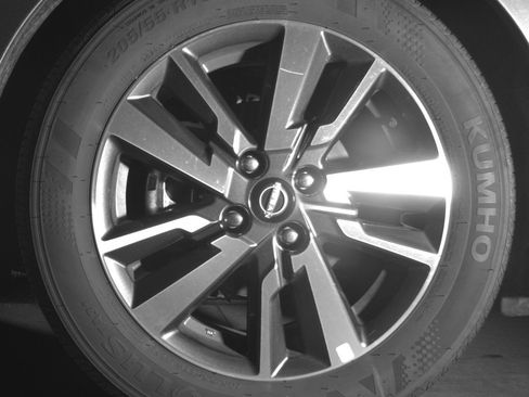 Used 2025 Nissan Versa SV image 12