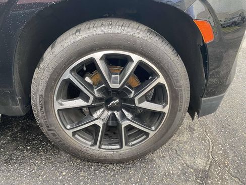 Used 2022 Chevrolet Suburban RST w/ Sport Performance Package AWD/4WD image 10