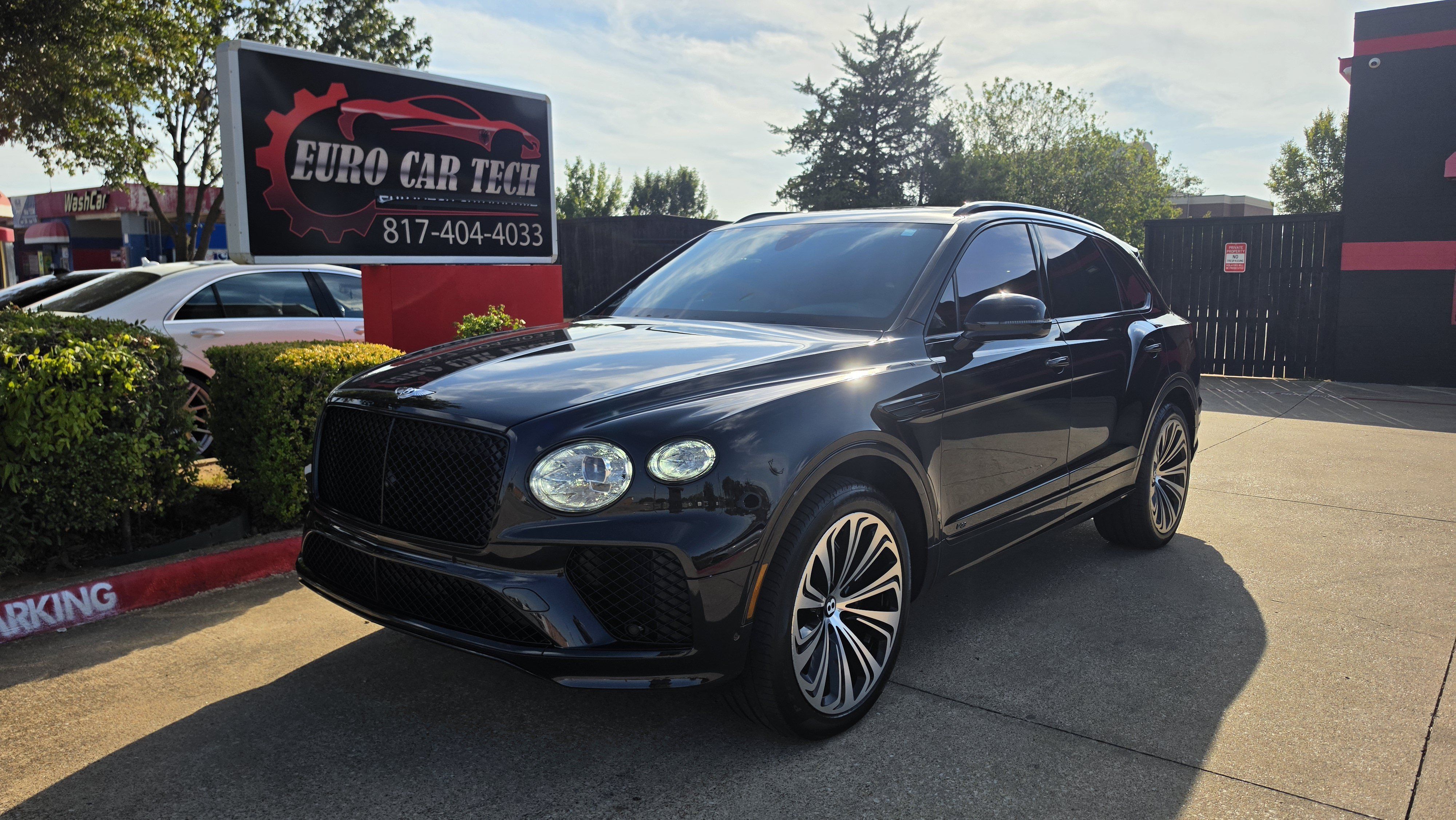 Used 2022 Bentley Bentayga AWD/4WD image 1