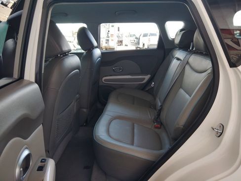 Used 2017 Kia Soul EV + FWD image 17
