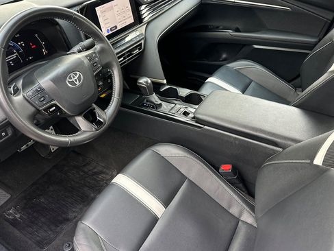 Used 2025 Toyota Camry SE FWD image 10