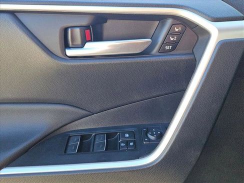 Used 2023 Toyota RAV4 XLE Premium image 5
