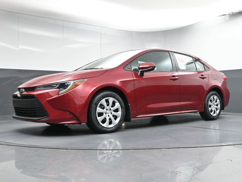 Used 2025 Toyota Corolla LE FWD image 20