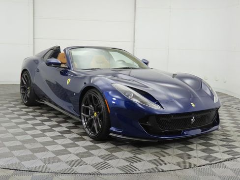 Used 2021 Ferrari 812 GTS image 3