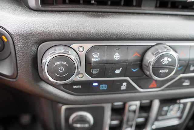 Used 2024 Jeep Wrangler Unlimited w/ Convenience Group AWD/4WD image 5