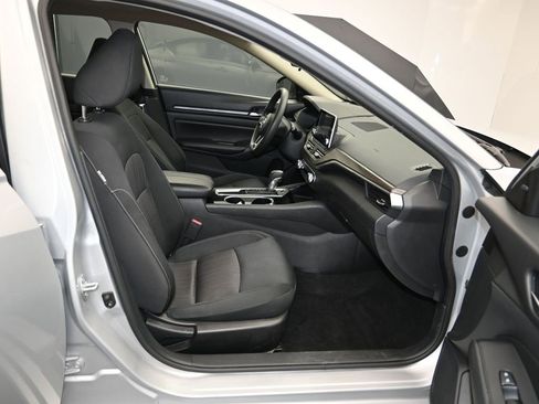 Used 2024 Nissan Altima 2.5 SV image 27