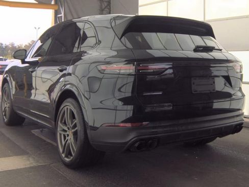 Used 2023 Porsche Cayenne Platinum Edition AWD/4WD image 4