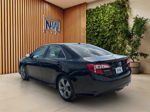 Used 2012 Toyota Camry SE FWD image 19