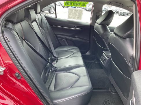 Used 2020 Toyota Camry XLE image 34