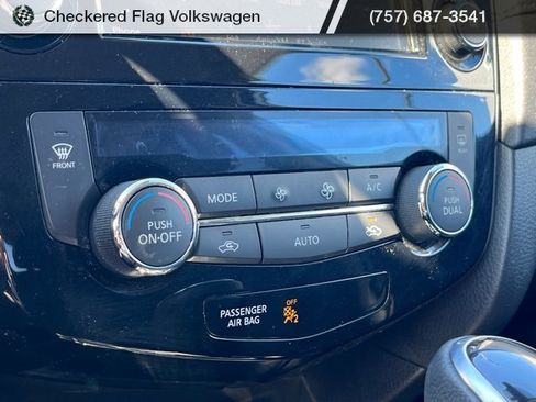 Used 2019 Nissan Rogue SV image 41