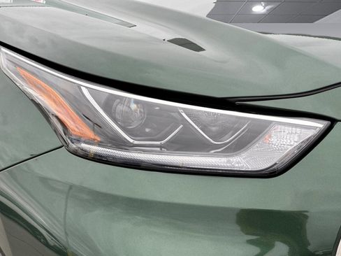 Used 2024 Toyota Highlander Platinum image 9