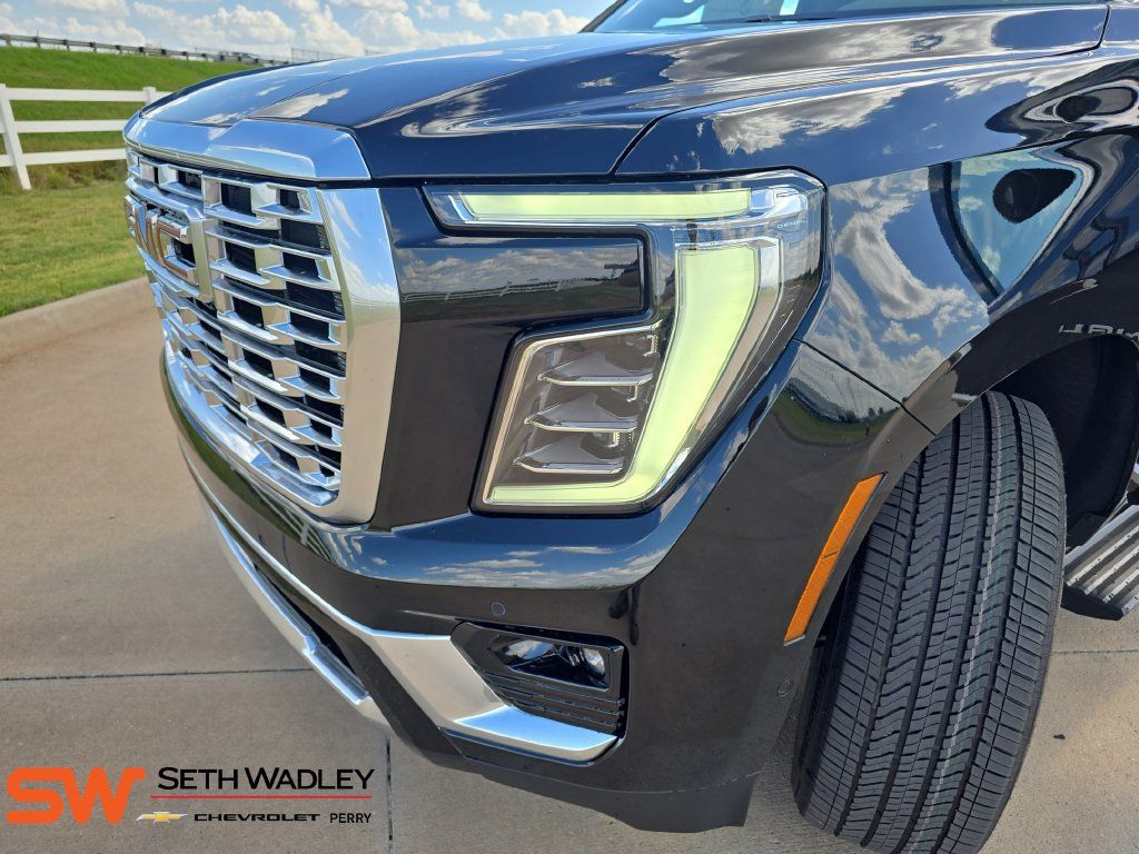 New 2026 GMC Yukon Denali w/ Denali Reserve Package AWD/4WD image 32