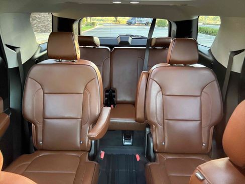 Used 2018 Chevrolet Traverse High Country w/ LPO, Cargo Package AWD/4WD image 50