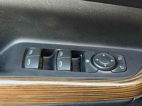 Used 2019 GMC Acadia SLE FWD image 13
