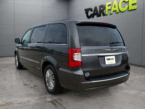Used 2016 Chrysler Town & Country Touring-L w/ Driver Convenience Group FWD image 8