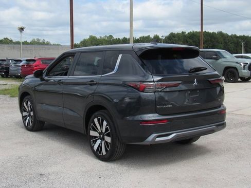 New 2025 Mitsubishi Outlander SE image 5