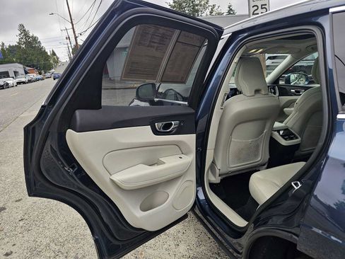 Used 2023 Volvo XC60 B6 Ultimate w/ Protection Package Premier AWD/4WD image 17