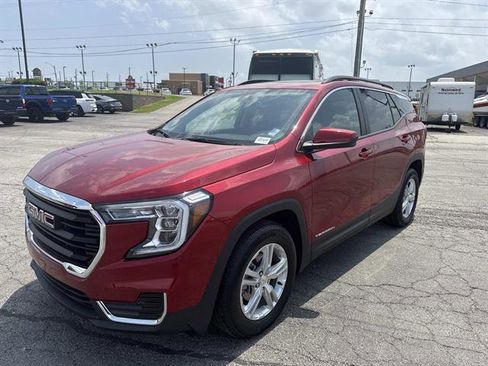 Used 2023 GMC Terrain SLE w/ Driver Convenience Package FWD image 3