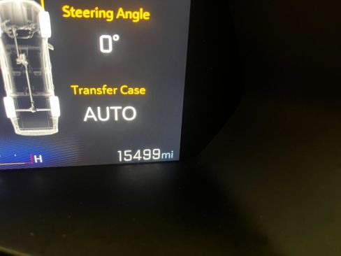 Used 2025 Chevrolet Colorado Z71 w/ Technology Package AWD/4WD image 40
