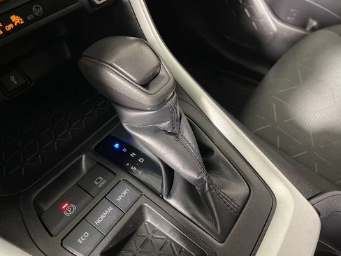 Certified 2022 Toyota RAV4 XLE FWD image 22