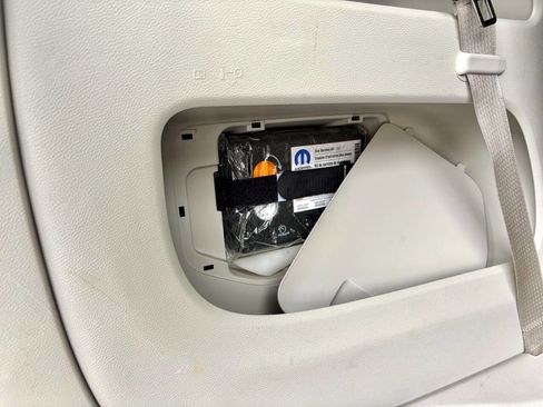 Used 2024 Chrysler Pacifica Touring-L image 40