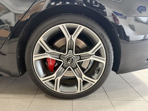 Used 2018 Kia Stinger GT1 RWD image 6